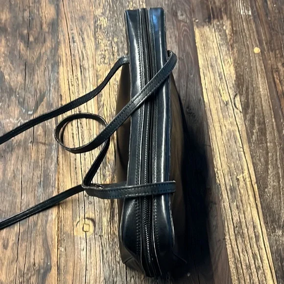 Gucci Shoulder Bag - Picture 3 of 12